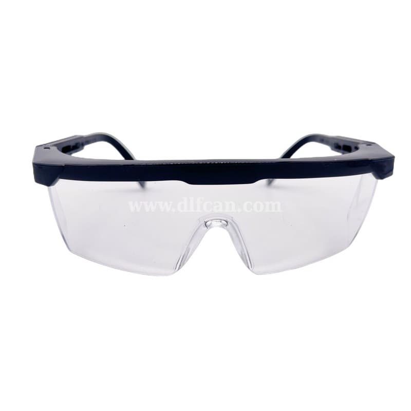 Anti-fog PC lens safety goggles for laboratory and construction applications.